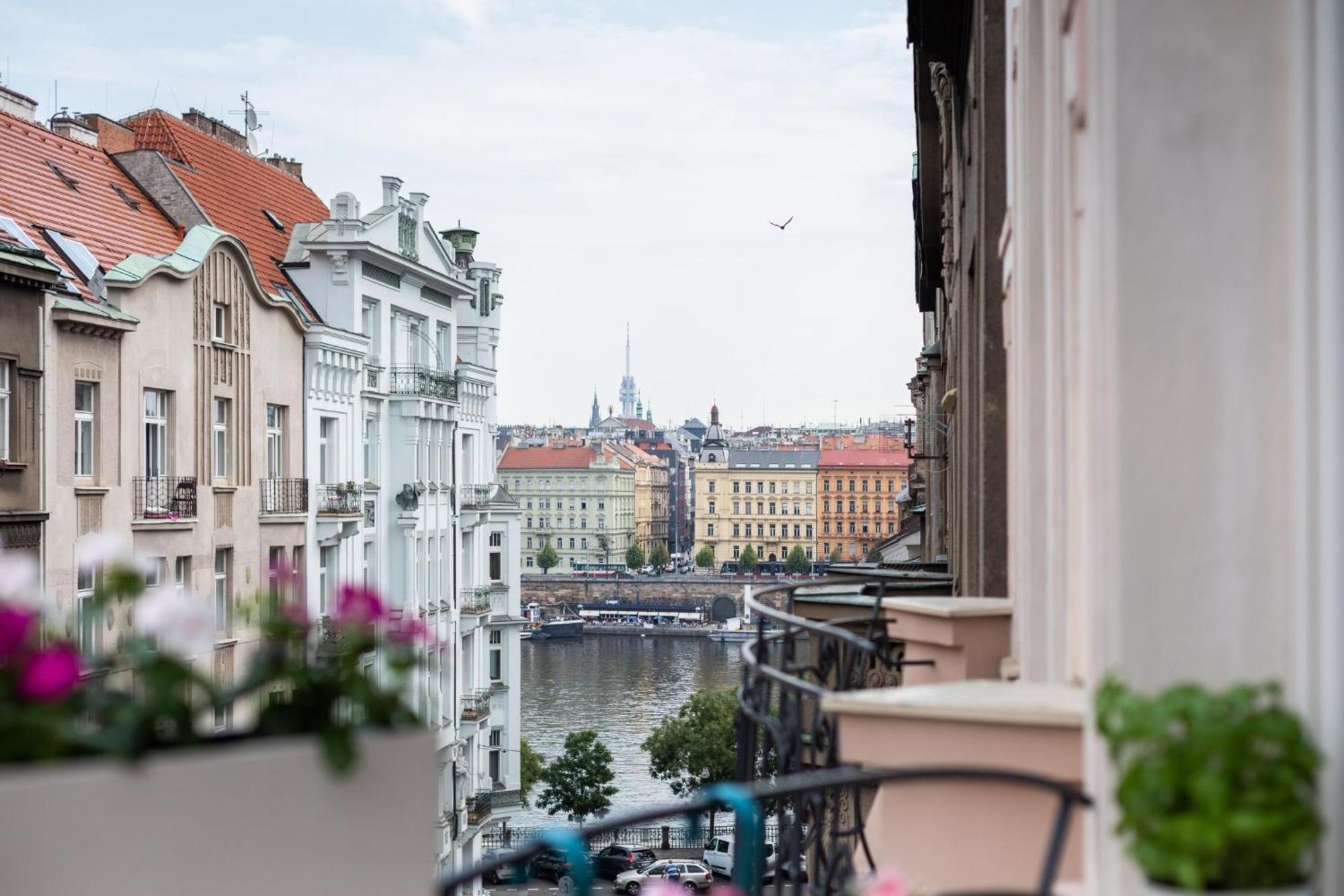 Prague Days - Sunny Riverside Apartments With Terraces Экстерьер фото